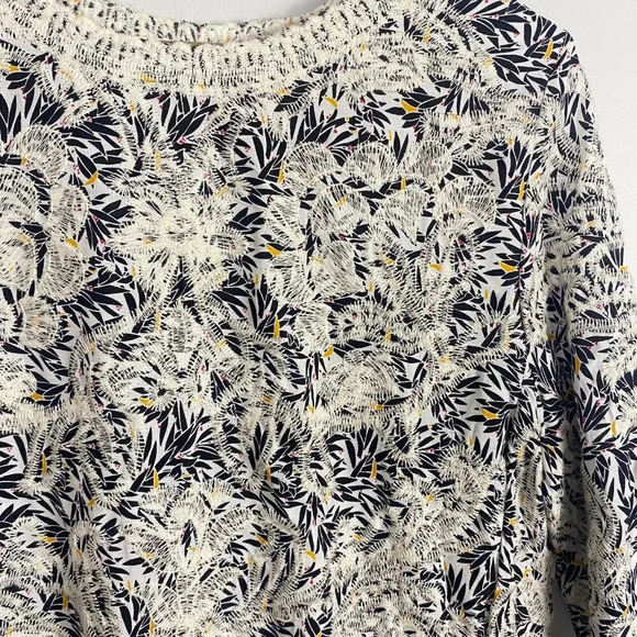 Solitaire Floral Boho Embroidered Top - Picture 4 of 10